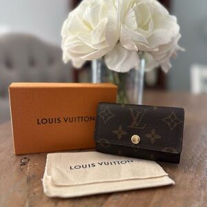 🌺 Fuchsia Louis Vuitton 6 Key Holder 🌺